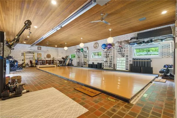 235 11th Concession Road E, Freelton, ON L8B 1H7