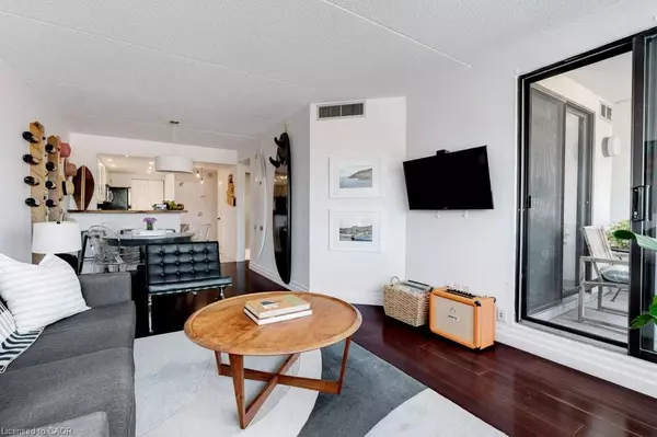 100 Bronte Road #214, Oakville, ON L6L 6L5