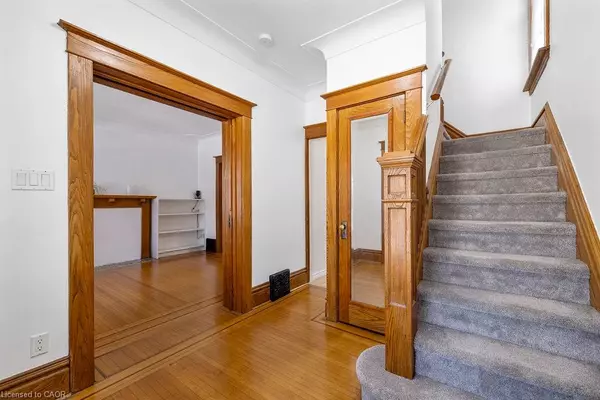 Hamilton, ON L8M 3C8,35 Gage Avenue S #1