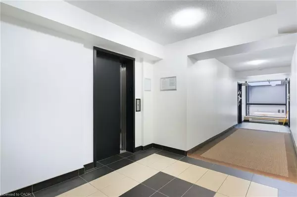 Dundas, ON L9H 1B7,17 King Street E #205