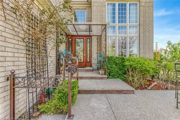 Oakville, ON L6M 3P5,2001 Rosemount Crescent