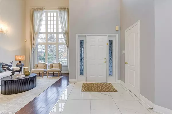 Oakville, ON L6M 3P5,2001 Rosemount Crescent