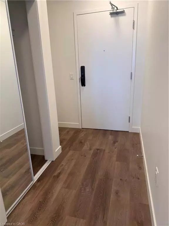 Hamilton, ON L8E 5B4,461 Green Road #527