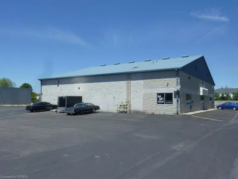 27 Copernicus Boulevard #8, Brantford, ON N3T 1N4