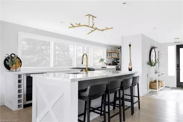 2872 Muskoka Road 118 W, Muskoka Lakes, ON P0B 1J0