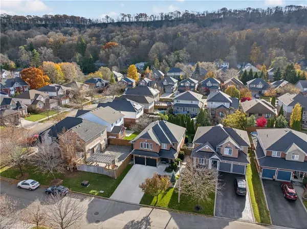 Grimsby, ON L3M 5P9,51 Hickory Crescent