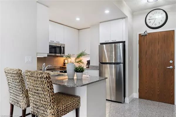 Toronto, ON M8V 3W9,88 Palace Pier Court #902