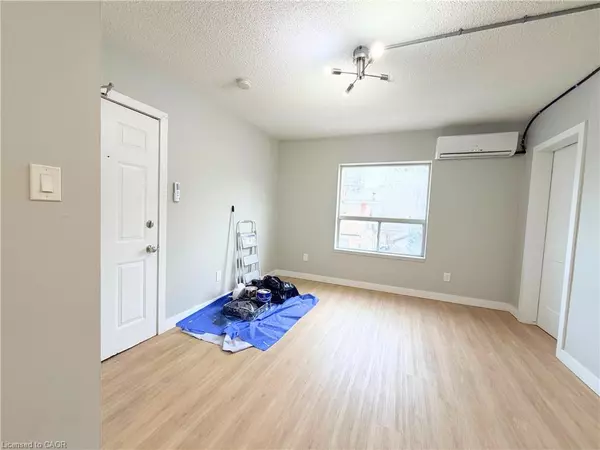 Hamilton, ON L8P 3E6,120 Charles Street #5