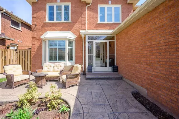 Oakville, ON L6H 5A2,2015 Grosvenor Street