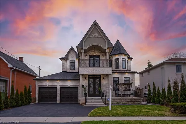 23 Hillcrest Avenue, Peel, ON L6W 1Y7