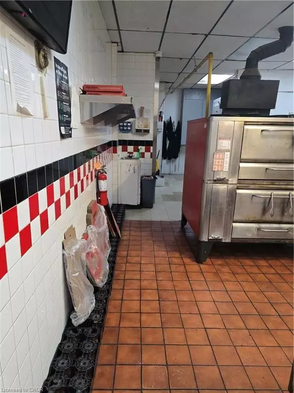 Oshawa, ON L1G 4X3,1240 Simcoe Street N #202