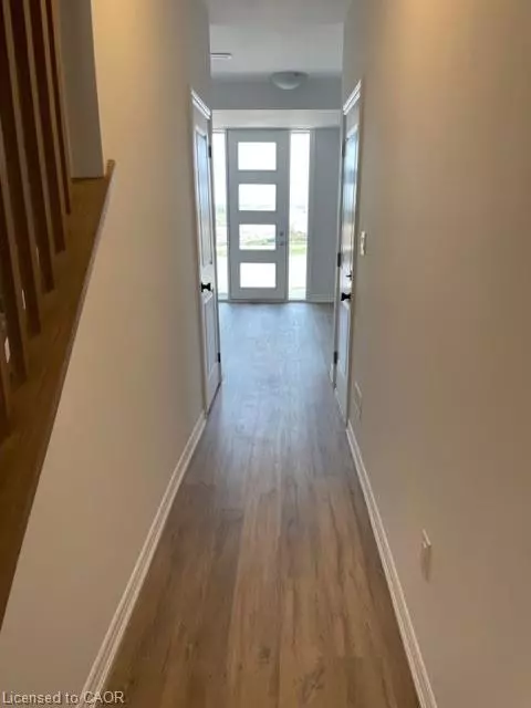 Cambridge, ON N3E 0E7,290 Equestrian Way #25