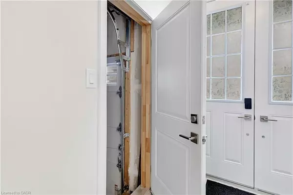 Hamilton, ON L9B 0E9,5 Cherry Blossom Heights