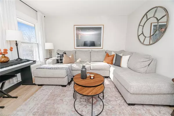 Brantford, ON N3P 1A1,17 White Owl Crescent