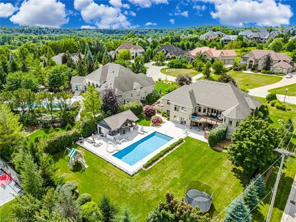 86 Canters Close, Kitchener, ON N2C 2R3