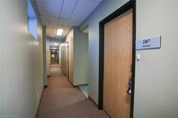 Oakville, ON L6H 5W1,2140 Winston Park Drive #207