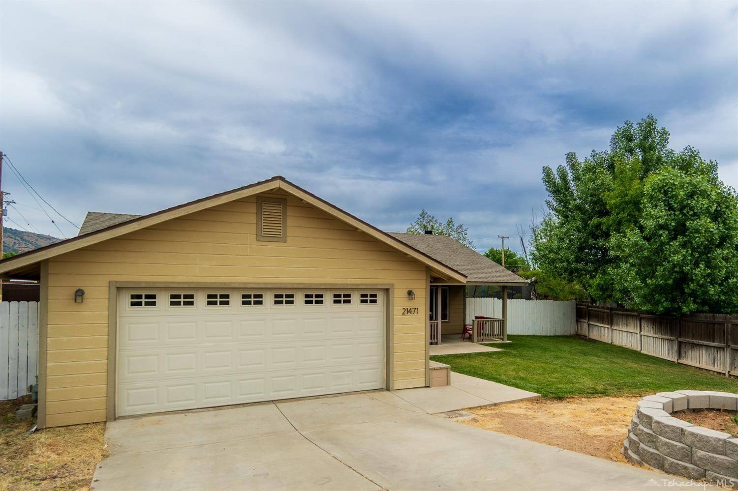 21471 Santa Barbara Drive, Tehachapi, CA 93561