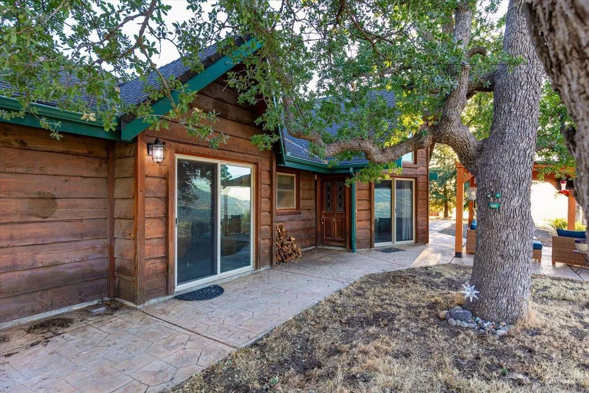 Tehachapi, CA 93561,22321 Hillside Court