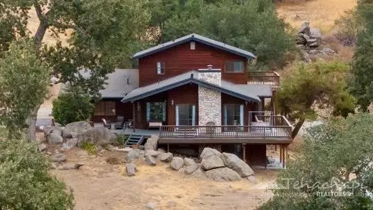 27400 Oakflat Drive, Tehachapi, CA 93561