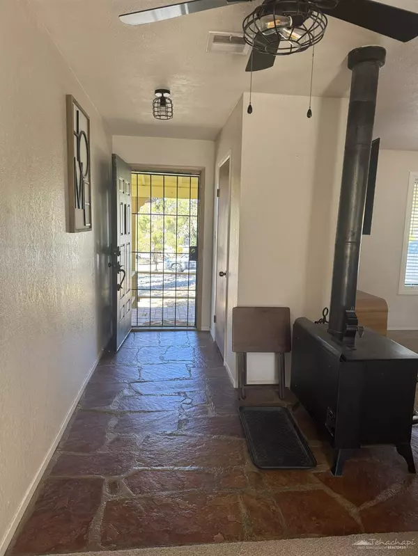 Tehachapi, CA 93561,27320 War Admiral Court