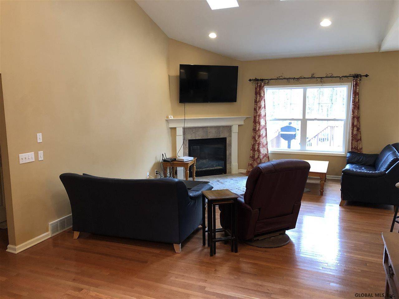 Milton, NY 12020,936 MACARTHUR Drive
