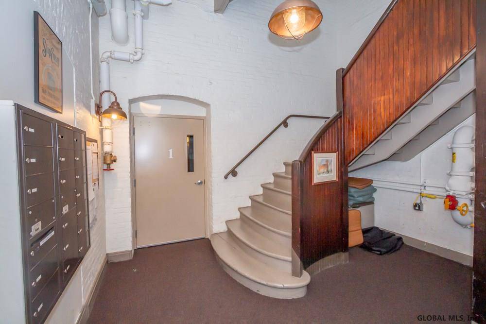 Troy, NY 12182,387 THIRD Avenue #302