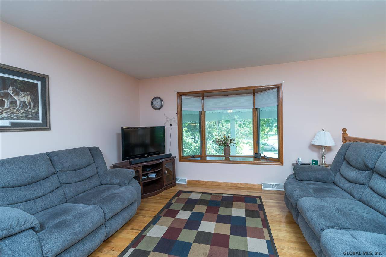 Clifton Park, NY 12065,4 AVOCADO Court