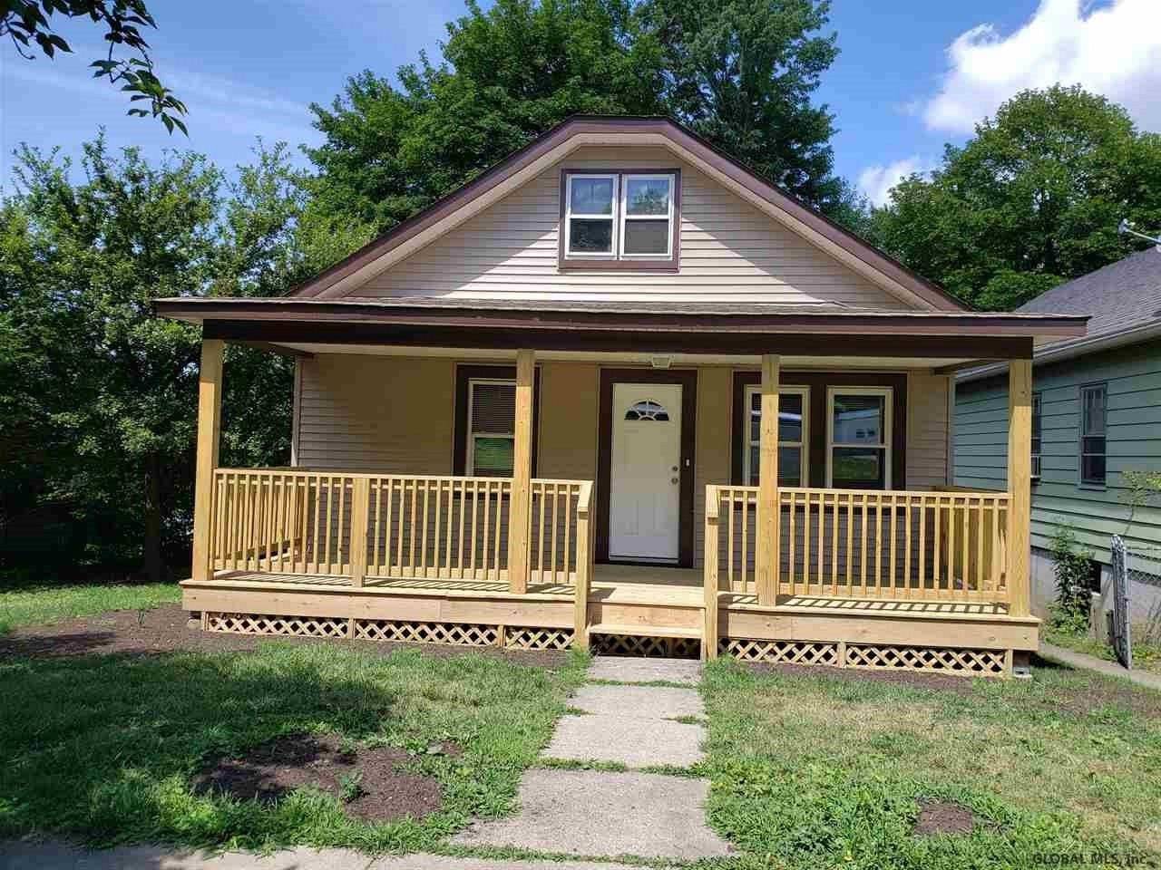 875 8TH Avenue, Troy, NY 12182