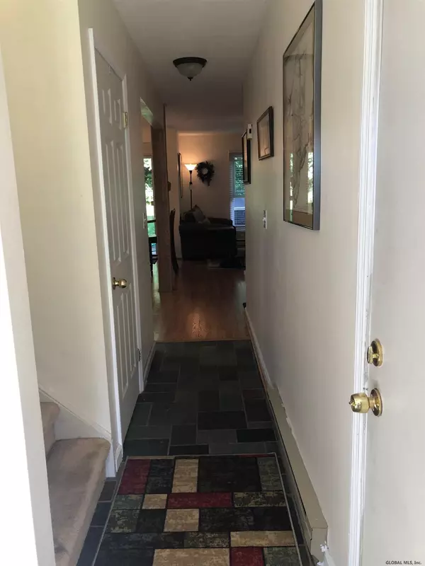 East Greenbush, NY 12061,25 STIRRUP Drive