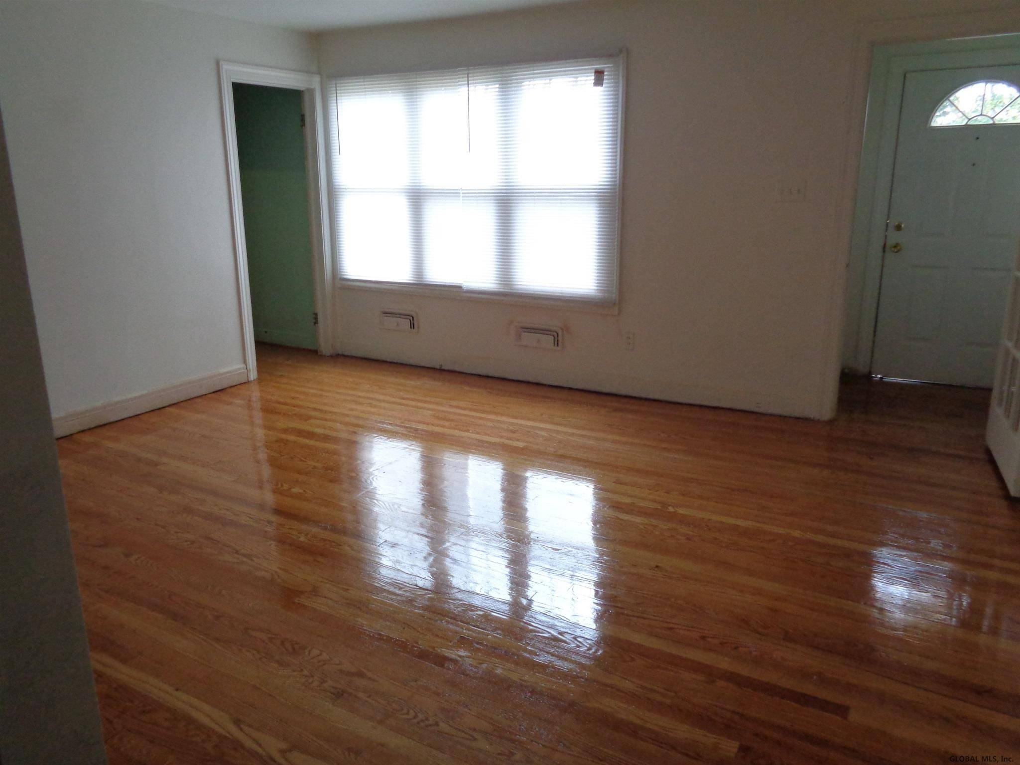 Schenectady, NY 12304,136 SHIRLEY Drive