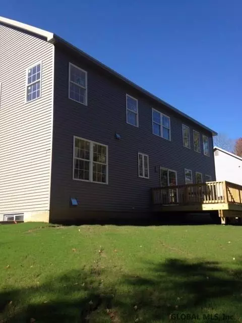 Clifton Park, NY 12019,997 HATLEE Road