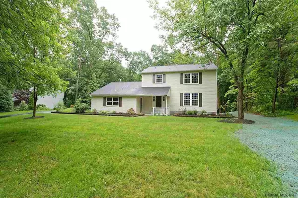 Clifton Park, NY 12065,6 BERKSHIRE Drive