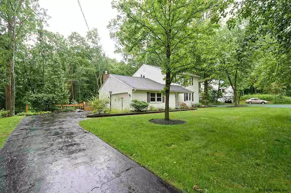 Clifton Park, NY 12065,6 BERKSHIRE Drive