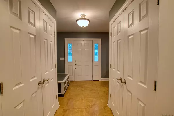 Glenville, NY 12302,2 HERRICK Drive