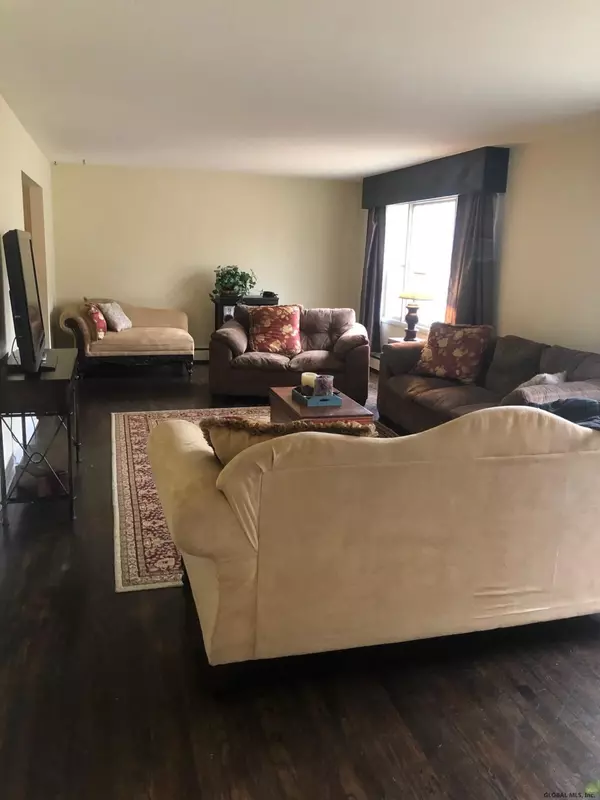 Clifton Park, NY 12019,46 SHADOW WOOD Way