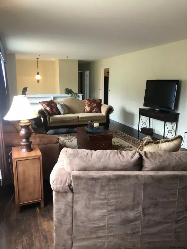 Clifton Park, NY 12019,46 SHADOW WOOD Way