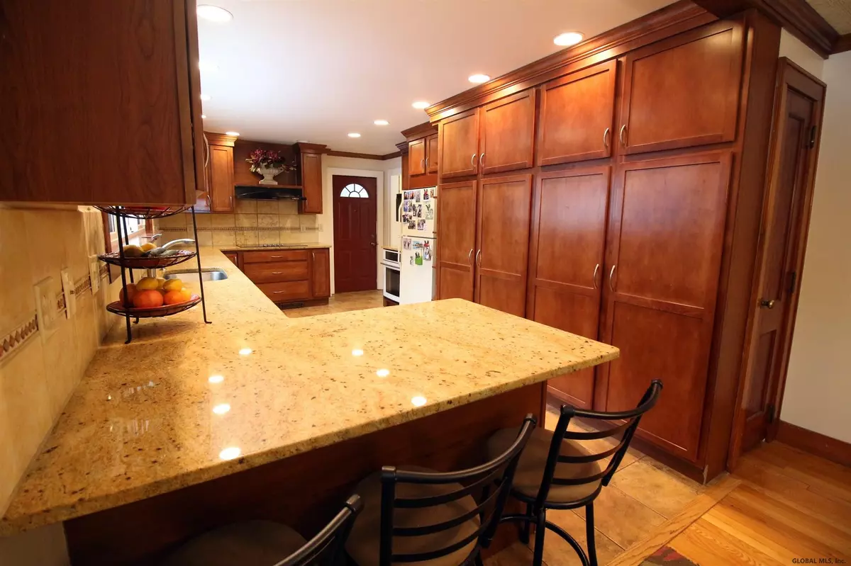 Glenville, NY 12302,399 CLOSSON Road