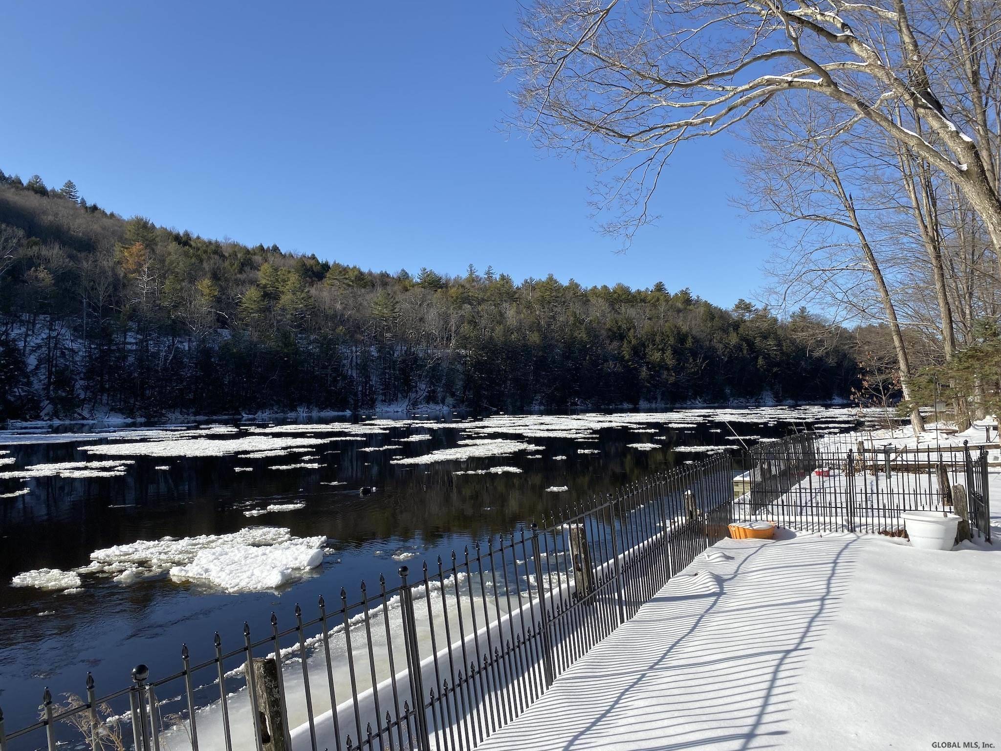 Lake Luzerne, NY 12846,72 DAVERN Drive