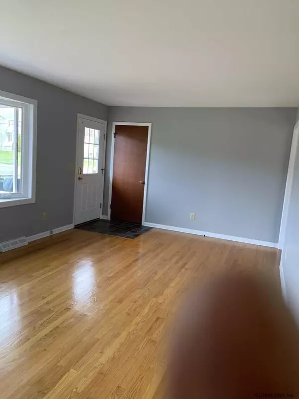 Glenville, NY 12027,17 HIGH MILLS SCOTCH BUSH Road