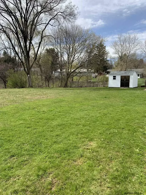 Glenville, NY 12027,17 HIGH MILLS SCOTCH BUSH Road