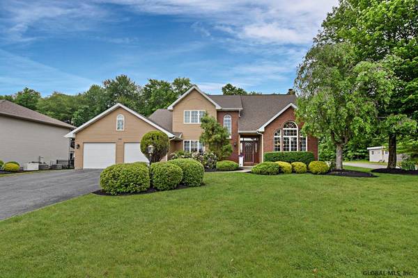 3062 NEW WILLIAMSBURG Drive, Guilderland, NY 12303