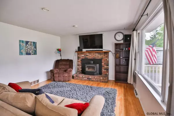 Glenville, NY 12302,117 DROMS Road