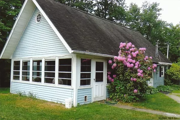 34 RAINBOW Way, Hampton, NY 12837