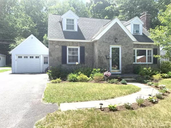 Colonie Village, NY 12205,15 PARKWOOD Drive