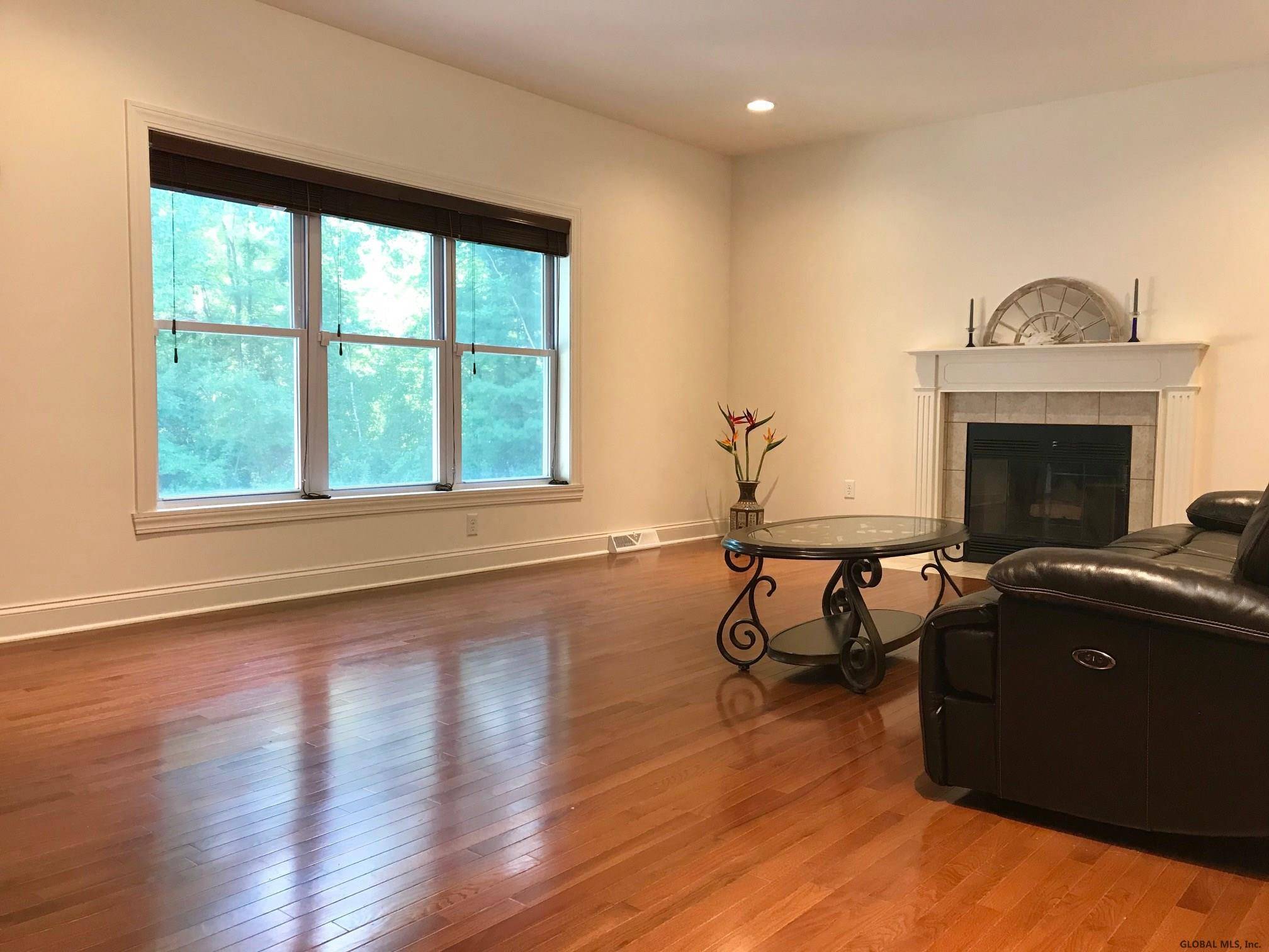 Stillwater, NY 12866,54 LAKEPOINTE Way