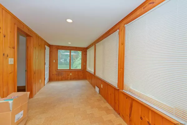 Bethlehem, NY 12054,17 PINEVIEW Avenue