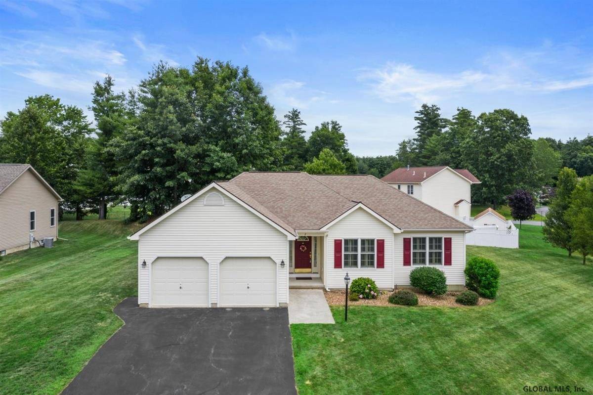 2 BACKSTRETCH Court, Stillwater, NY 12866