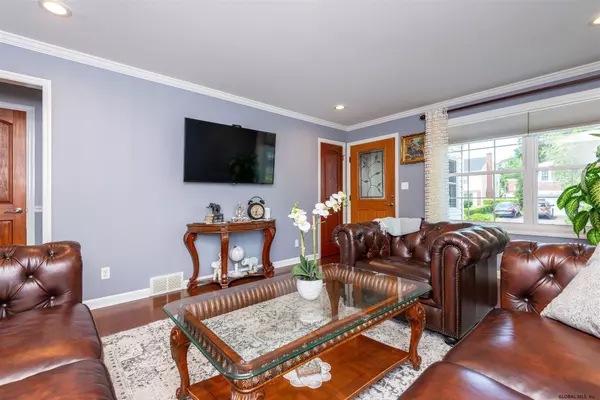 Albany, NY 12209,33 CLAYTON Place