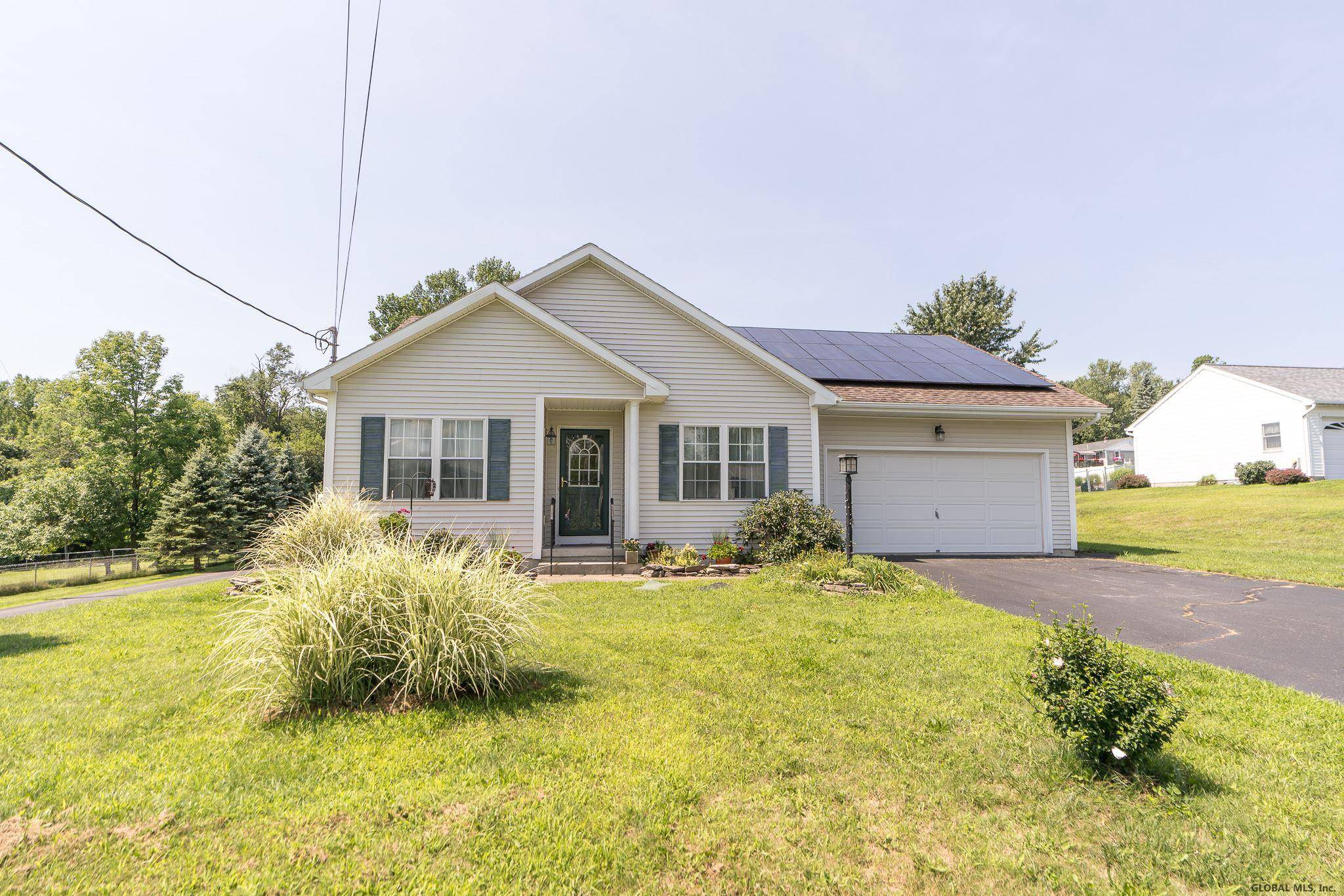 65 MOONLAWN Road, Brunswick, NY 12180