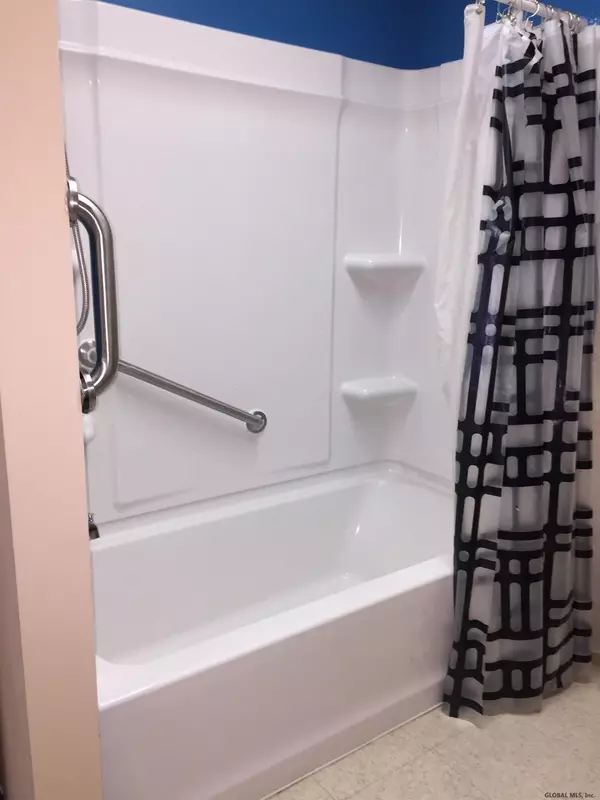 Glens Falls, NY 12804,158-160 WARREN Street